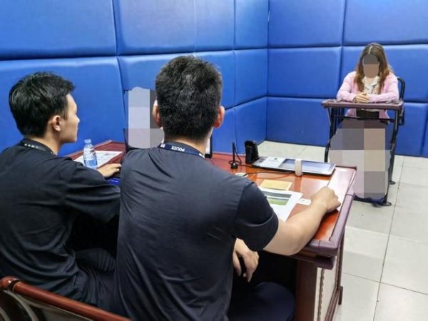 粤友钱配资 为等同行人上车竟阻挡列车车门关闭？深圳一旅客被行政拘留