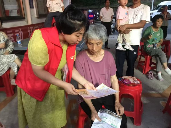 掌牛宝 歙县徽城镇:  戏台搭到家门口 防非妙招在心头  _大皖新闻 | 安徽网